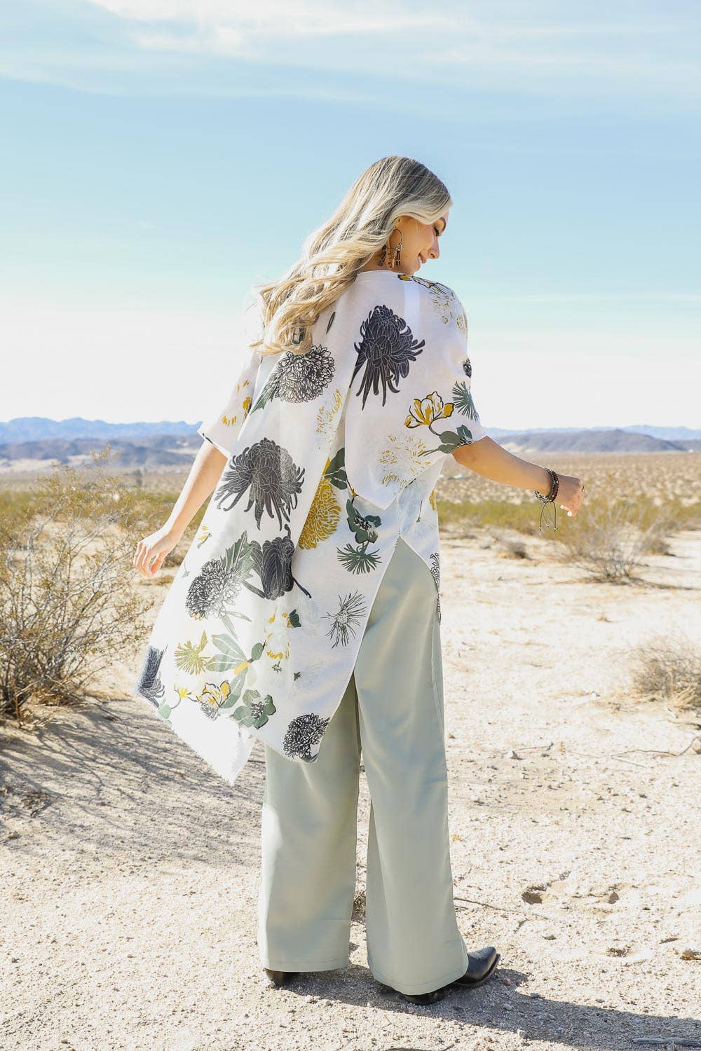 Bestselling Floral Motif Kimono for Summer Festivals ๐ผ: Taupe
